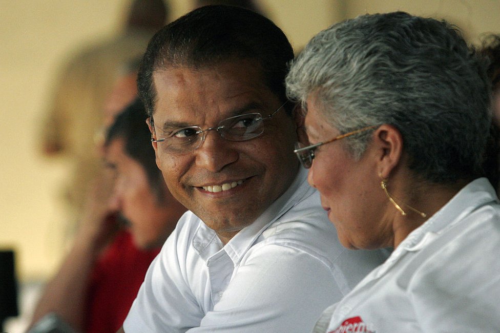 El ahora vicepresidente de El Salvador Óscar Ortiz era alcalde del municipio de Santa Tecla por el FMLN cuando se asoció con el Chepe Diablo. El ahora vicepresidente de El Salvador Óscar Ortiz en 2008, cuando era alcalde del municipio de Santa Tecla por el FMLN.