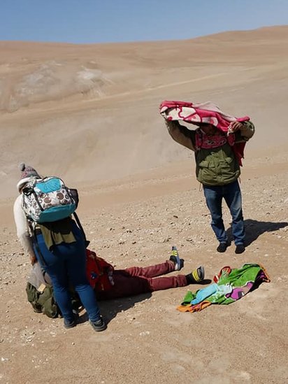 Migrantes en el desierto