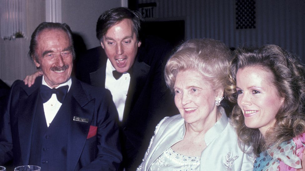 Padres de Donald Trump con Robert Trump y su entonces esposa, Blaine, en 1985.