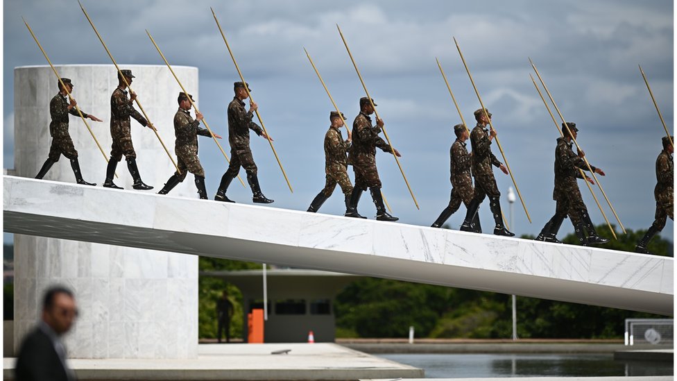 Militares ensaiam na rampa do Palácio do Planalto para a cerimônia de posse