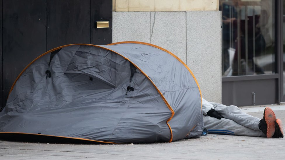 Бездомный в палатке