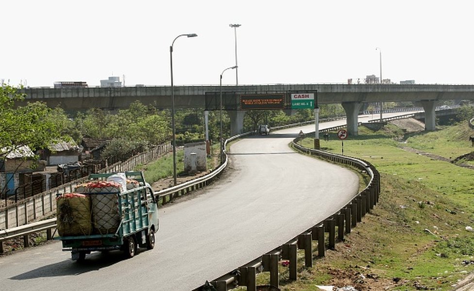 Продовольственный грузовик в Бенгалии после блокировки
