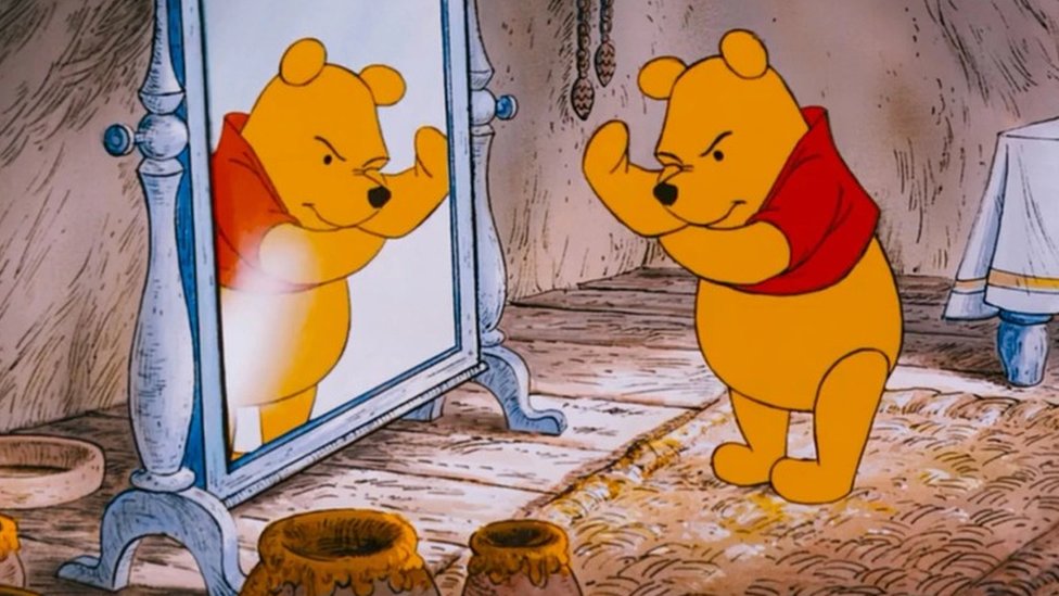 Winnie Pooh frente al espejo