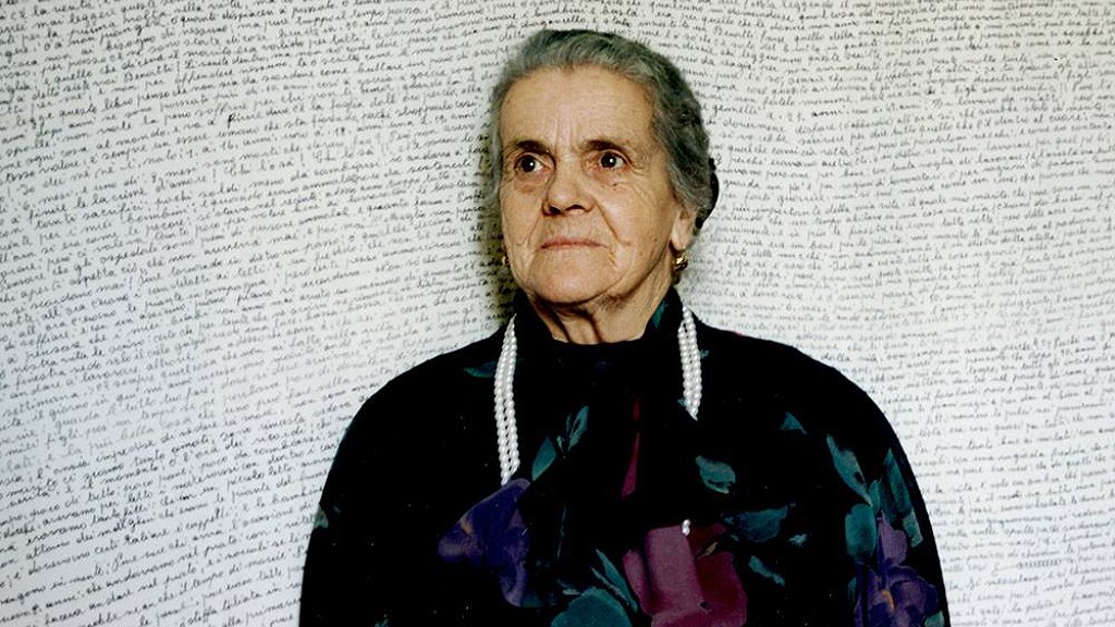 Clelia Marchi con la sábana por detrás en 1992