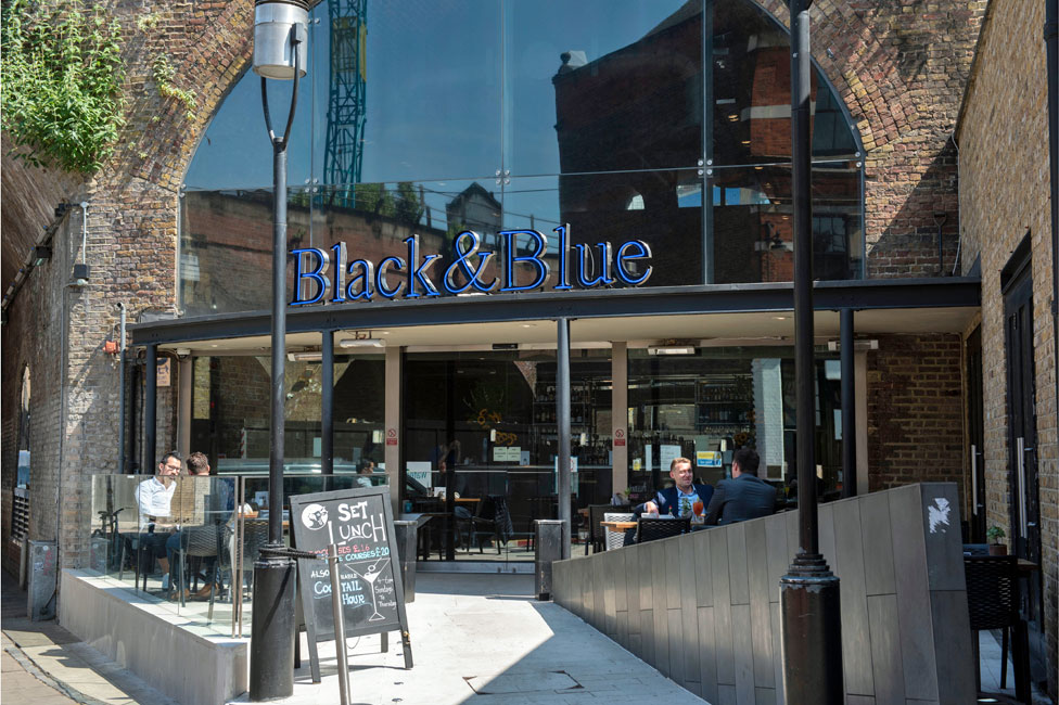 Ресторан Black and Blue