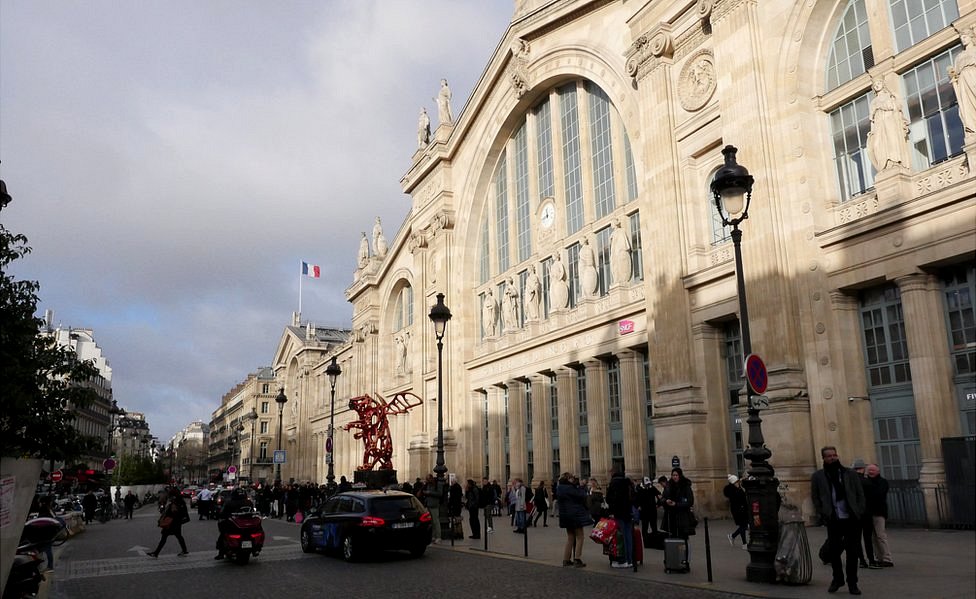 Gare du Nord: Why Europe's busiest station needs a makeover fast - BBC News