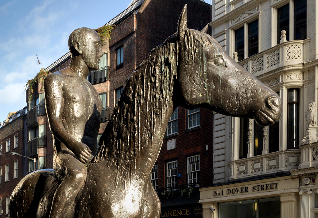 Лошадь и всадник Элизабет Фринк, 1975 - Лондон