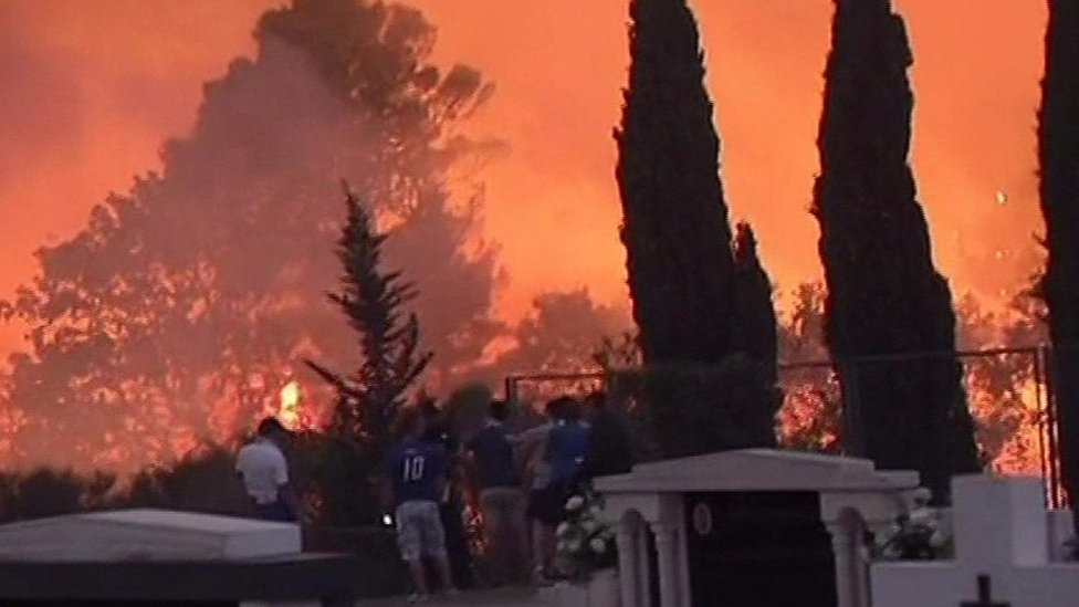 Hajduk Split v Dinamo Zagreb: Flares, fires, faith & football at Croatia's  'Eternal derby' - BBC Sport