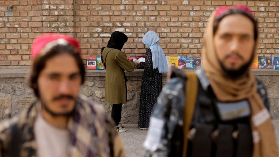 Afganistan'da kız öğrencilerin üniversiteye dönmesine izin verildi