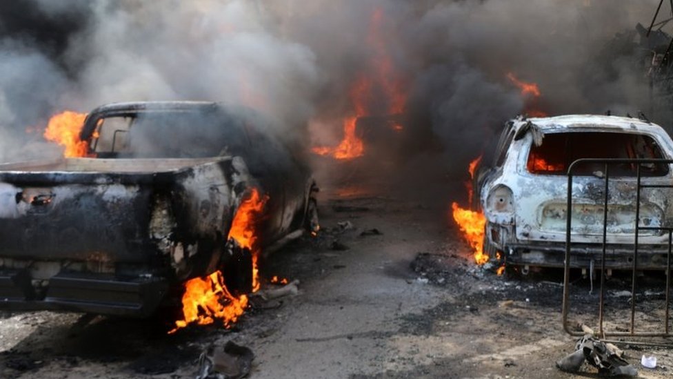 Последствия взрыва бомбы в грузовике в Африне, на северо-западе Сирии, 28 апреля 2020 года