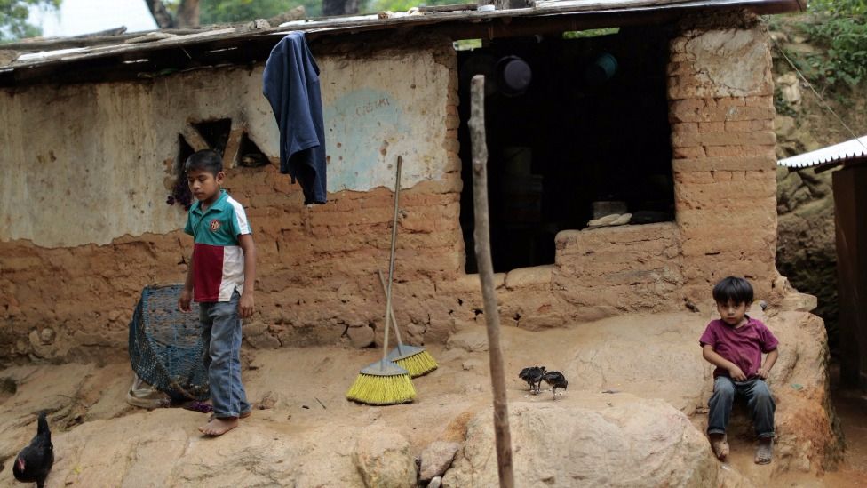 En México conviven algunas de las personas más ricas del mundo con 50 millones de pobres. En México conviven algunas de las personas más ricas del mundo con 50 millones de pobres.