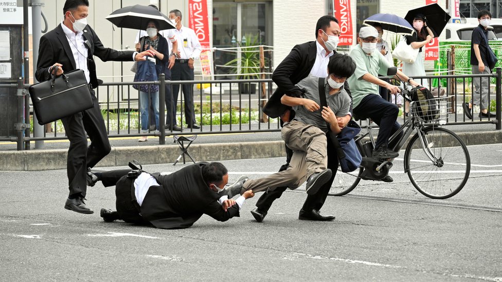 Tetsuya Yamagami kaçmaya çalışıyor