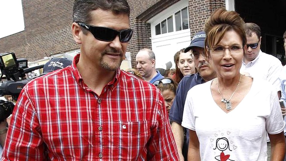 976px x 549px - Sarah Palin's husband 'files for divorce' - BBC News