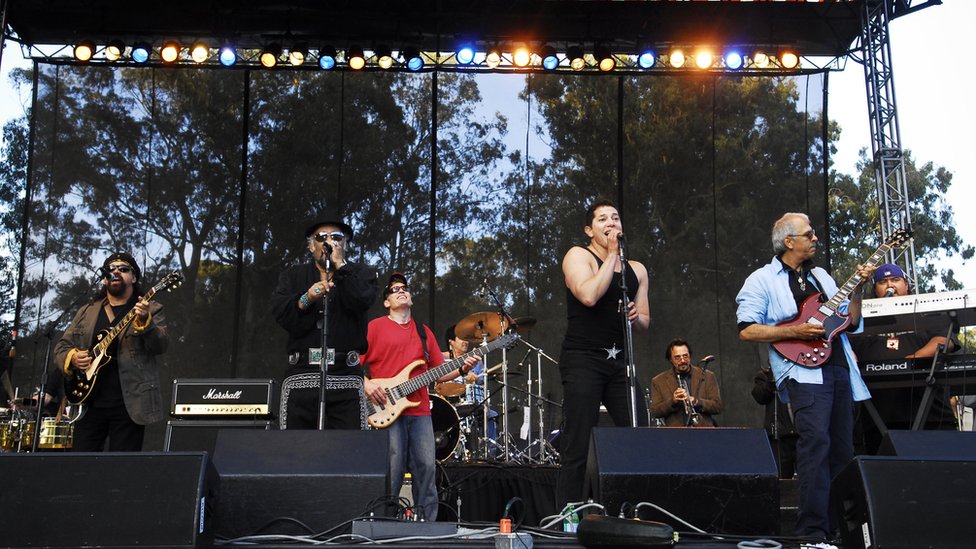 Jorge Santana (dcha.) en un concierto de Malo en 2009, en San Francisco, California.