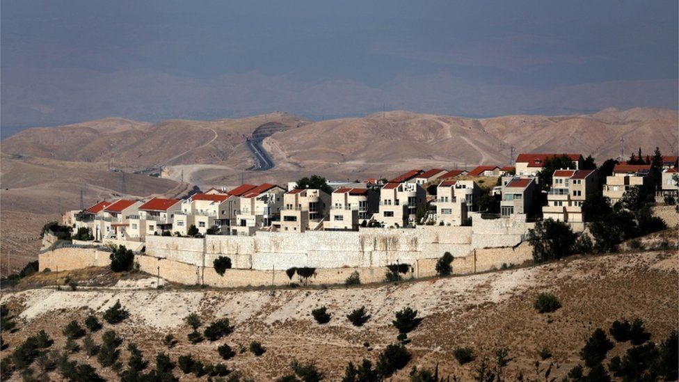 İsrail hükümetleri sürekli, işgal altındaki Filistin topraklarında inşa edilen Yahudi yerleşimlerini genişletme stratejisi izledi