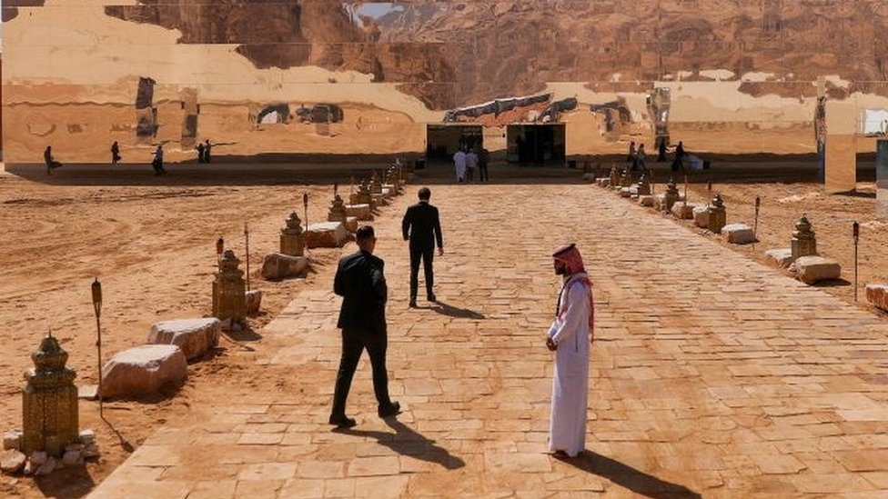 سعودی عرب: سیاحت کے فروغ کے لیے 49 ممالک کے شہریوں کے لیے ویزوں میں آسانی -  BBC News اردو