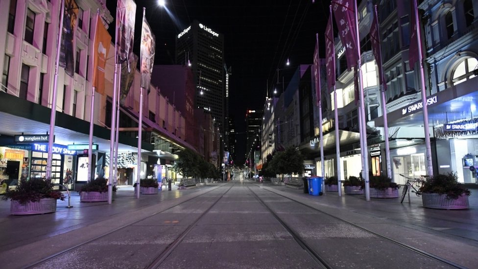 Bourke Street Mall в связи с введением комендантского часа в Мельбурне, 02 августа 2020 г.