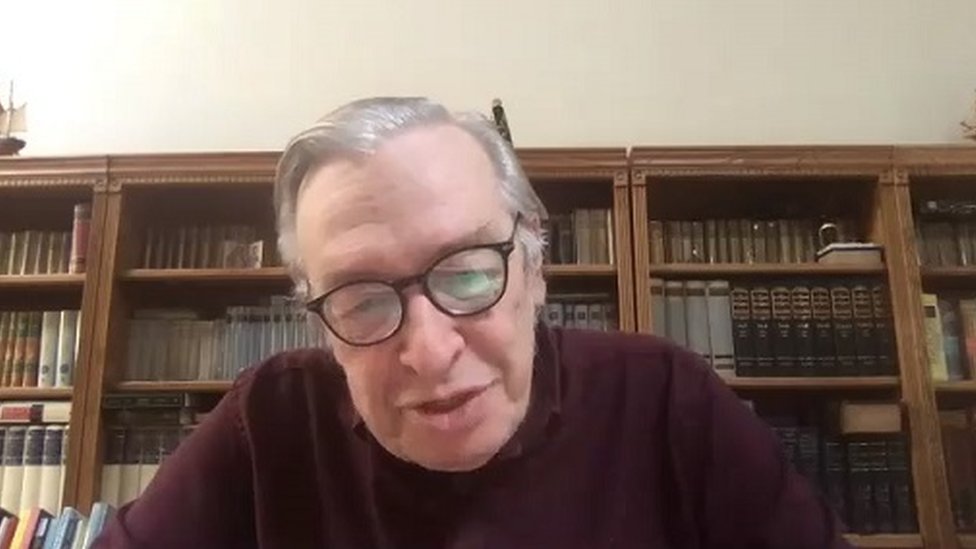 Olavo de Carvalho em entrevista por computador