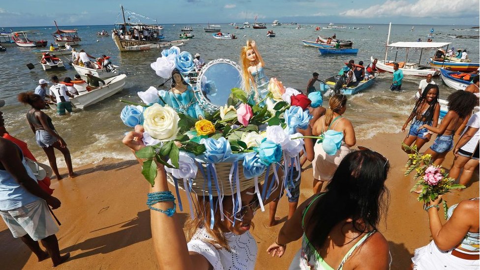 Homenagens a Iemanjá no Rio Vermelho, em Salvador, em 02 de fevereiro de 2020