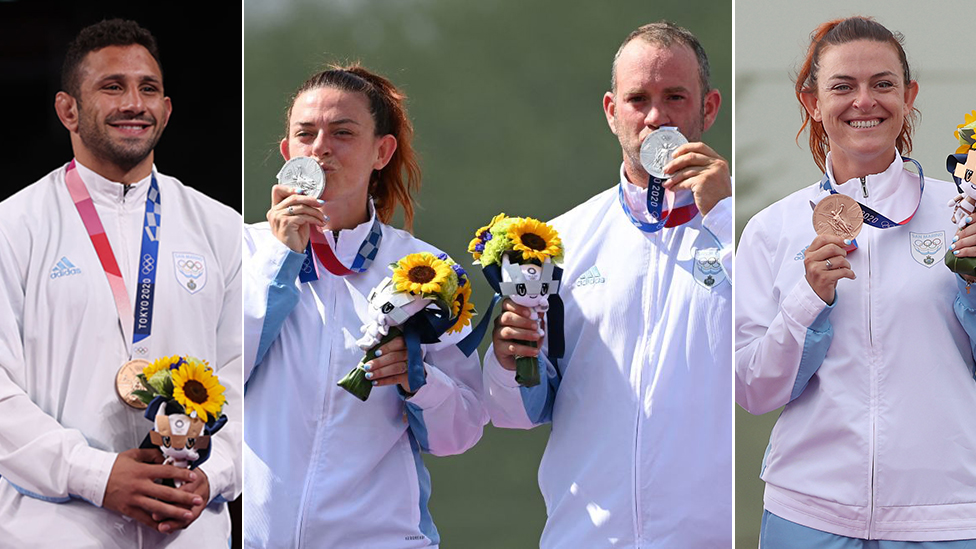 Los medallistas de San Marino en Tokyo 2020: Myles Nazem Amine, medalla bronce en lucha estilo libre 87 kilos; Alessandra Perilli y Gian Marco Berti, medalla de plata en tiro foso equipos mixto; Alessandra Perilli tiro foso femenino