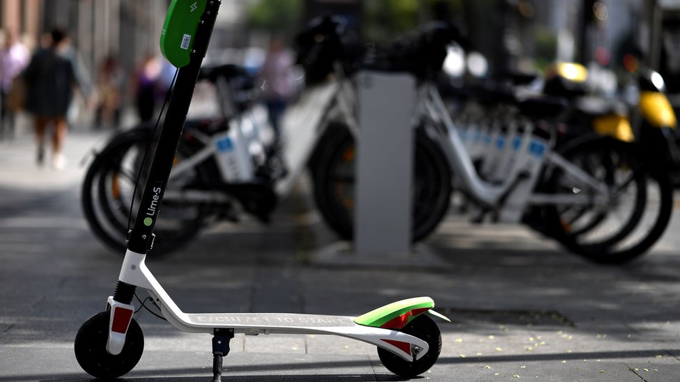 İngiltere'de scooter'la hız ihlalleri 1835'ten kalma bir yasa kapsamında cezalandırılıyor.