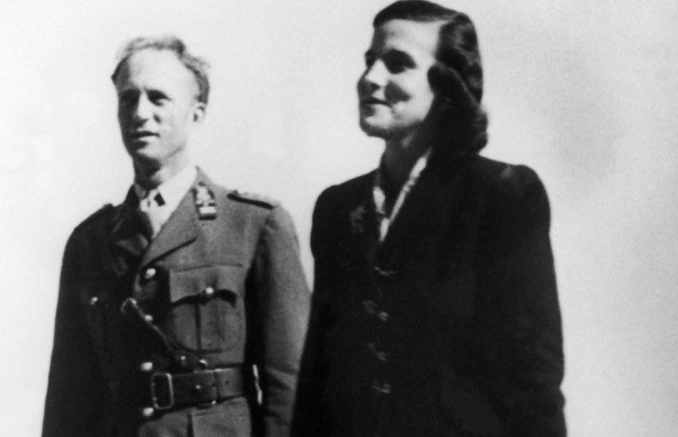 El rey Leopoldo III de Bélgica con la princesa Lilian en Suiza en 1945.