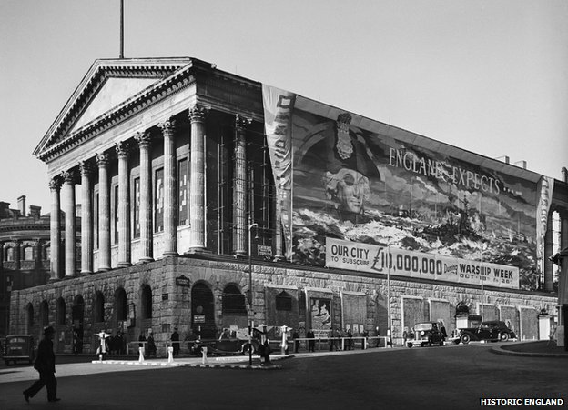Ратуша Бирмингема, площадь Виктории, Бирмингем, 1941 год. Джордж Бернард Мейсон (1896–1985), Национальный строительный отчет.