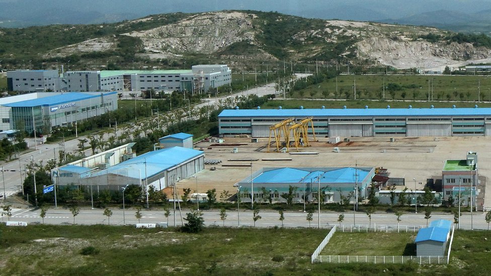 El cierre del complejo industrial norcoreano de Kaesong, que operaba en colaboración de Corea del Sur, llevó al mínimo el intercambio comercial entre las naciones. El complejo industrial de Kaesong