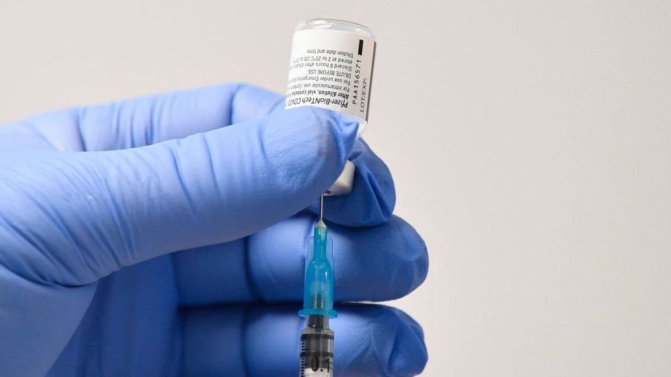 Covid-19 aşısı: Yeni Zelanda'da bir kadın Pfizer aşısı vurulduktan sonra öldü