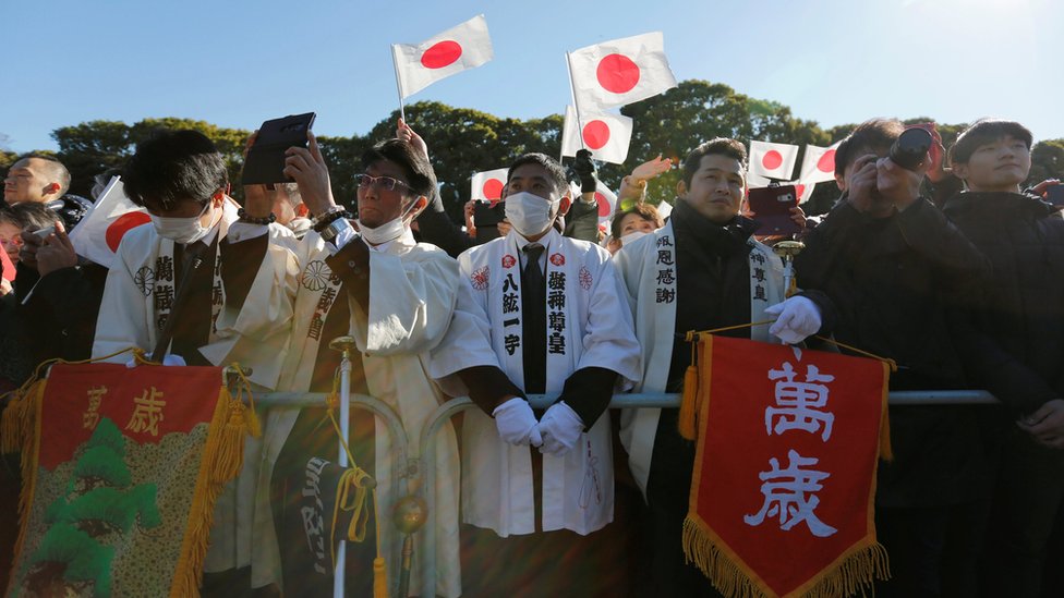 數萬民眾在日本皇宮參加天皇的新年朝賀活動。