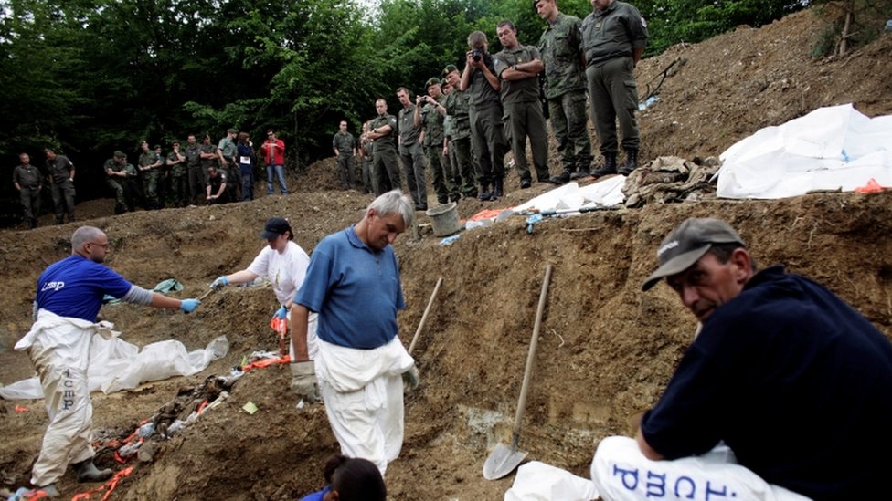 Forensic experts dig up mass graves in Bosnia