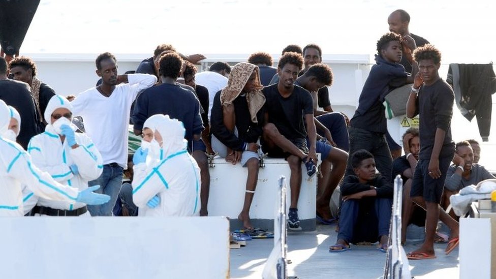 Izbeglice na brodu u Sredozemnom moru