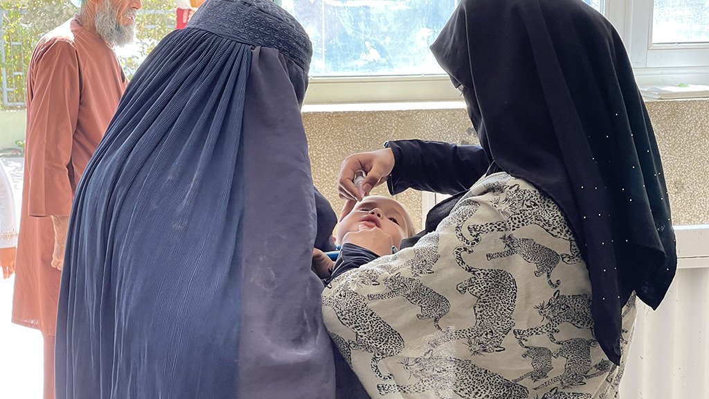 Un niño en un hospital de Afganistán en octubre de 2021