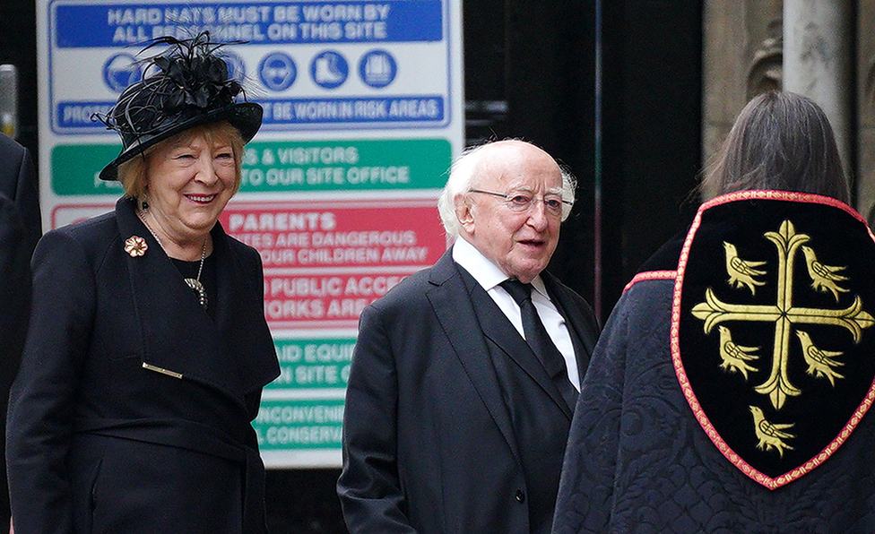 Presiden Irlandia Michael D Higgins dan istri Sabina tiba di Westminster Abbey untuk pemakaman Ratu Elizabeth II pada 19 September 2022 di London.