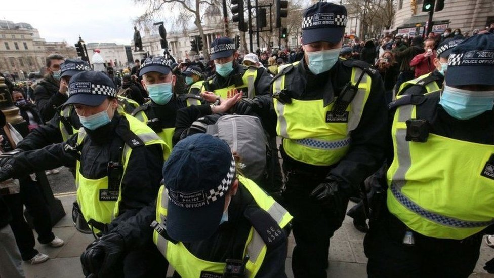 الشرطة البريطانية في احتجاجات لندن