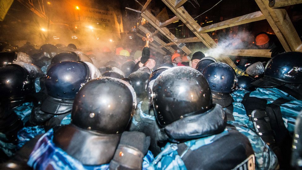 Сутички правохоронців та активістів Майдану взимку 2014 року