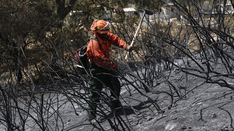 Заключенный проверяет горячие точки у пожара в Иерусалиме