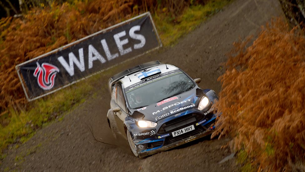 Микко Хирвонен принимает участие в «шейкдауне» на Wales Rally GB в 2014 году