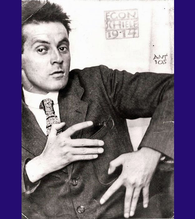 Egon Schiele, cuatro años antes de su muerte, a los 28 años de edad. Egon Schiele, cuatro años antes de su muerte, a los 28 años de edad. Dominio Público
