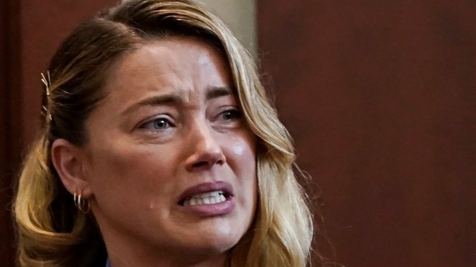 Amber Heard cries during court testimony on Wednesday
