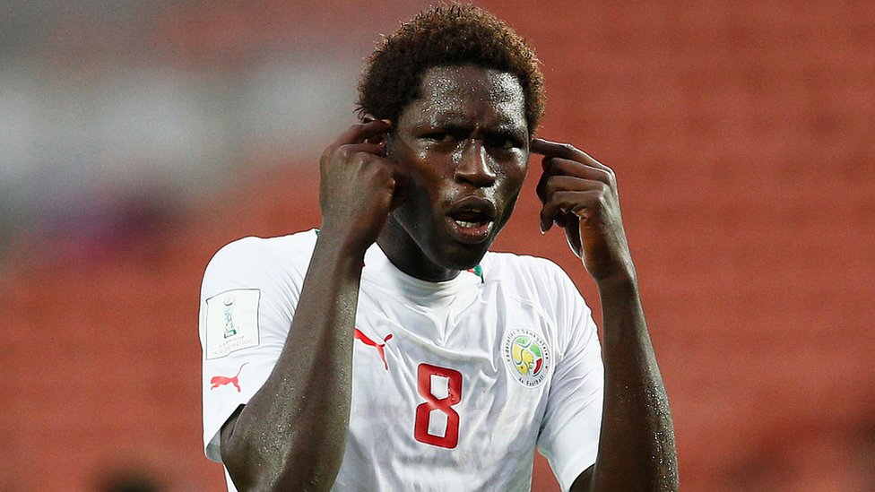 Sénégal : le footballeur Sidy Sarr à Nïmes - BBC News Afrique