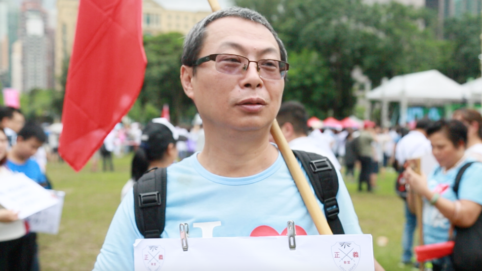 李先生對BBC中文表示，他認為警察要求示威者離開時，他們就應離開。