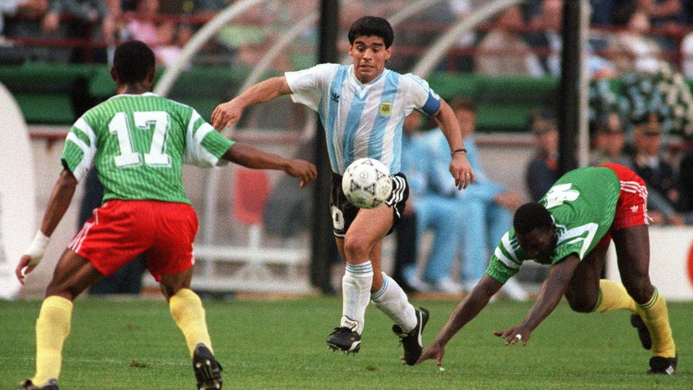 Camerún logró una histórica victoria al vencer a la Argentina de Diego Armando Maradona en el partido inaugural de Italia 90. Camerún logró una histórica victoria al vencer a la Argentina de Diego Armando Maradona en el partido inaugural de Italia 90.