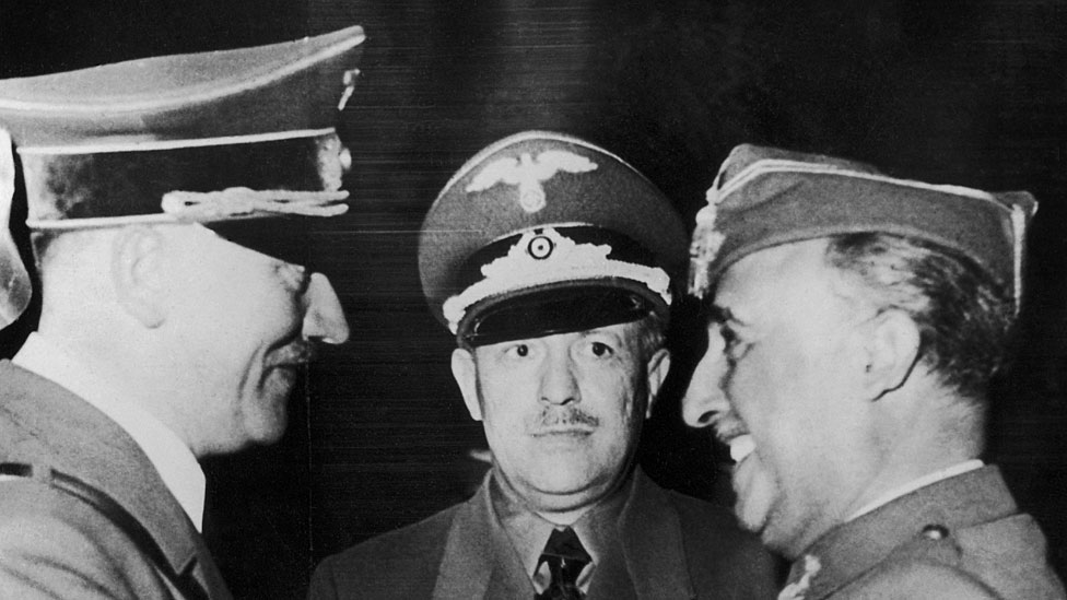 Una imagen del encuentro entre Hitler (izq.) y Franco (der.) en Hendaya, Francia, el 23 de octubre de 1940.