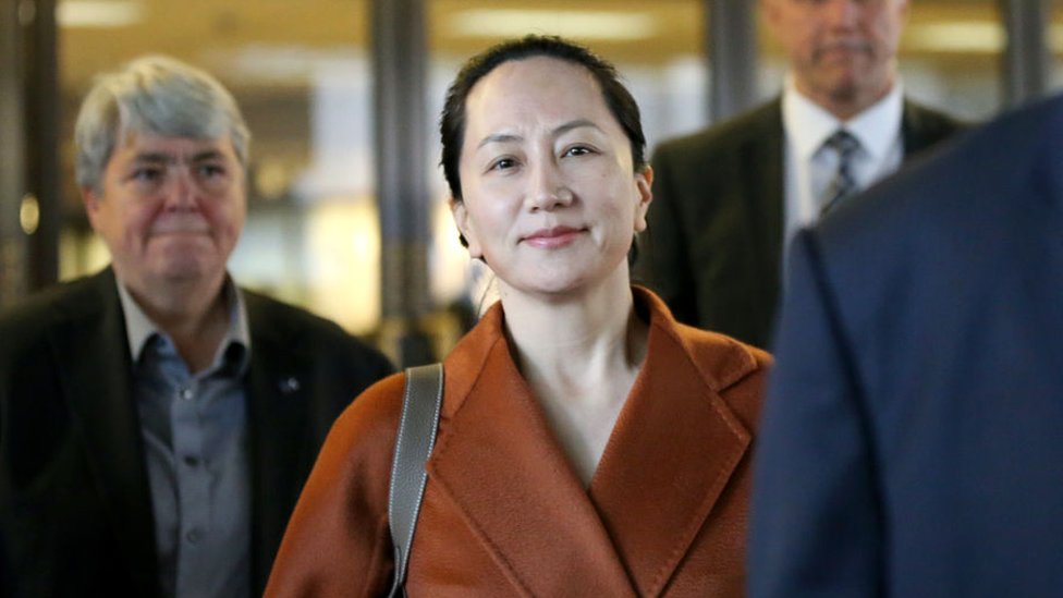 La directora financiera de Huawei Technologies, Meng Wanzhou, abandona los tribunales superiores de Columbia Británica el 23 de septiembre de 2019 en Vancouver, Canadá