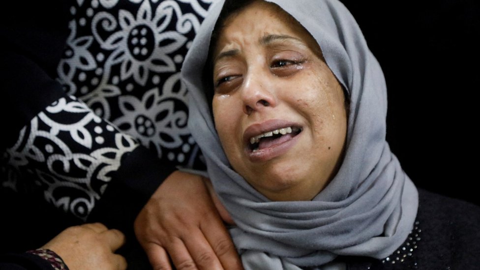 A woman reacts during the funeral of Palestinian Waseem Khalifa (18/08/22)