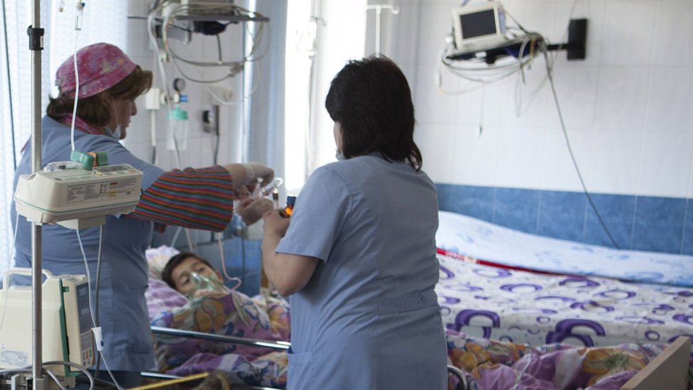 Армянский мальчик в больнице Степанакерта, 4 апр 16