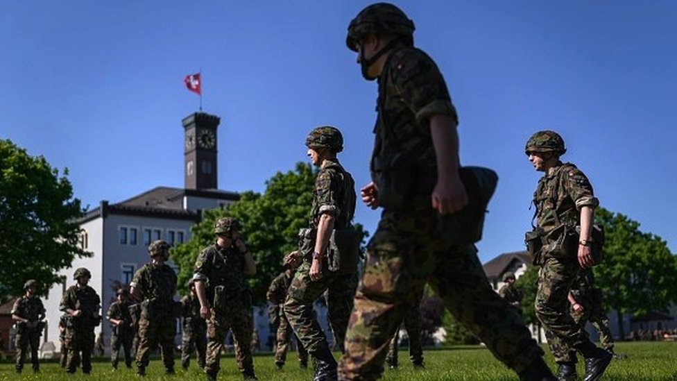 Reservistas suizos en el servicio militar
