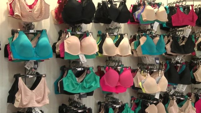 Shaking up India's lingerie market - BBC News
