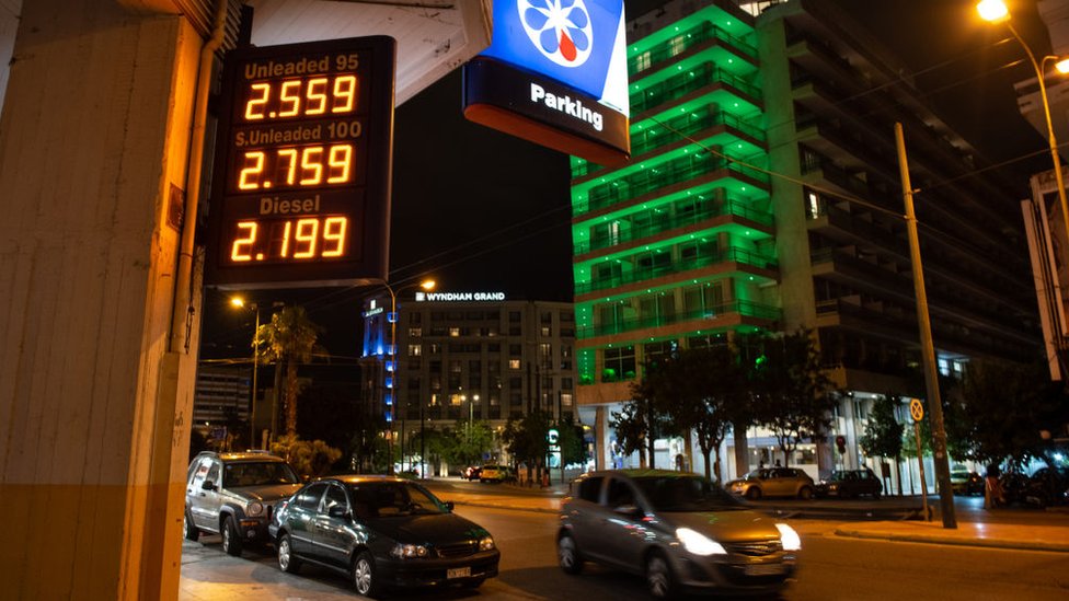 Estación de gasolina en Atenas, Grecia.